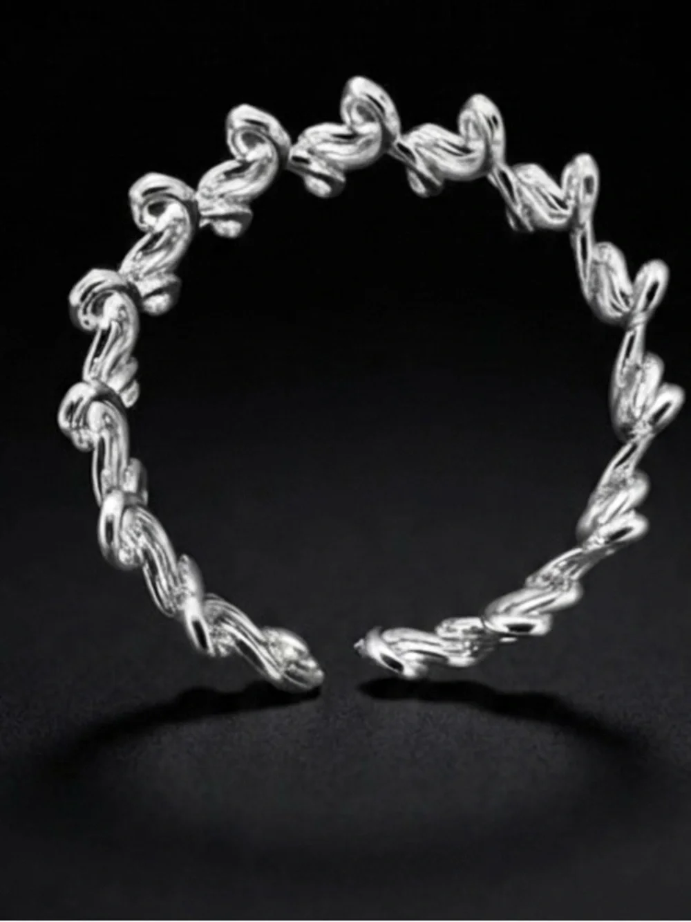 Elegant Silver Swirl Ring unisex